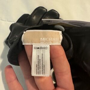 LEATHER MICHAEL KORS GLOVES SIZE M